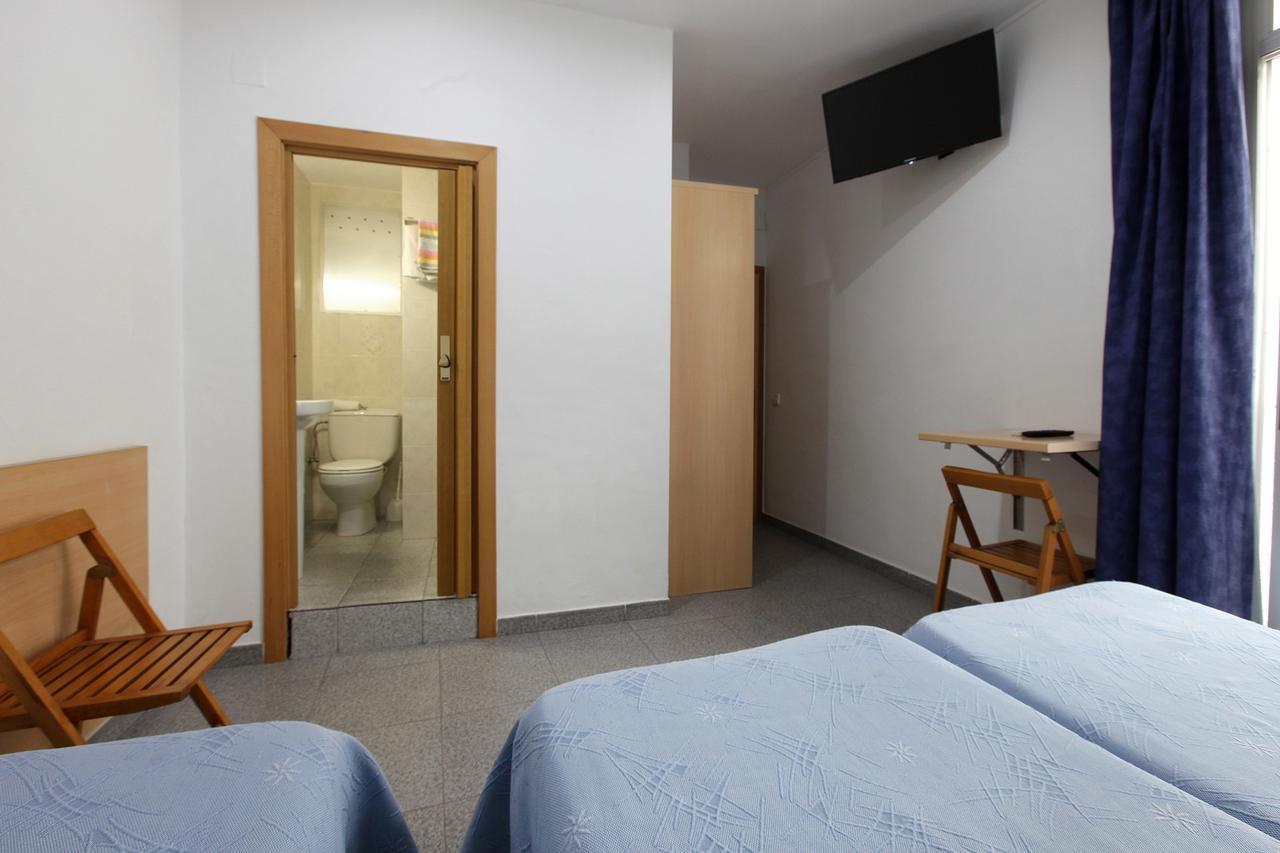 Economy Triple Room