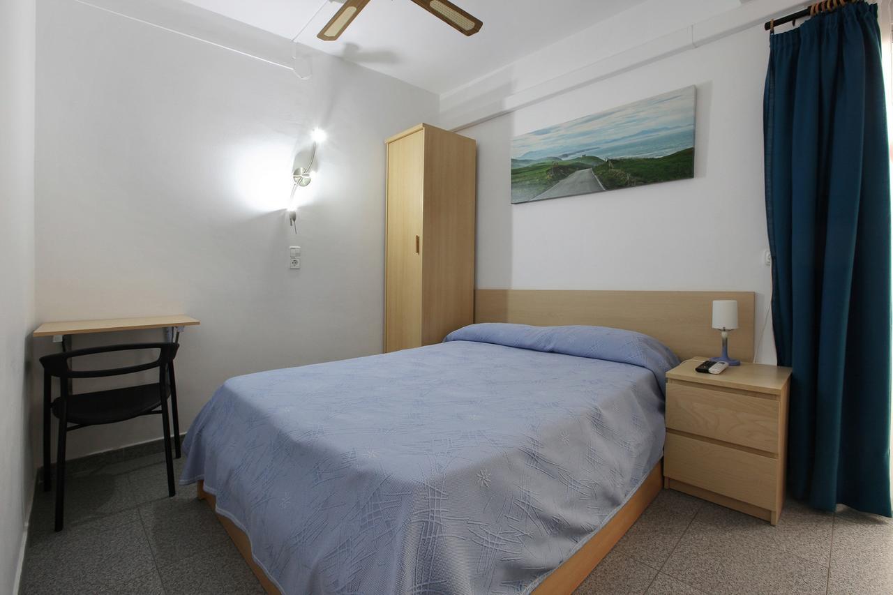Economy Triple Room